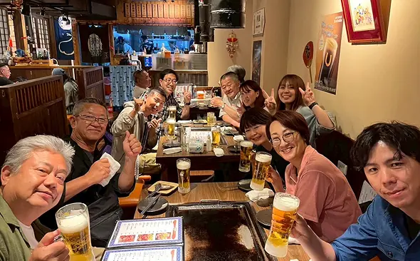 社員同士の食事会の様子